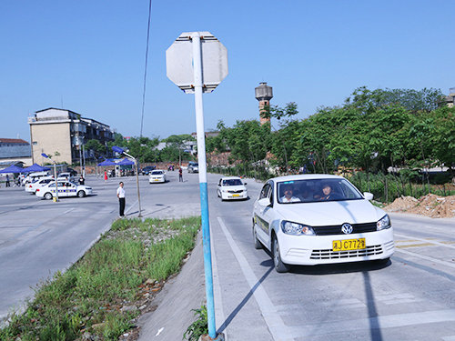 小型自动汽车C2