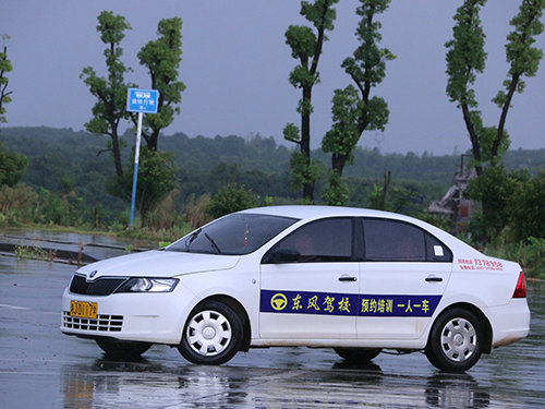 小型自动汽车C2